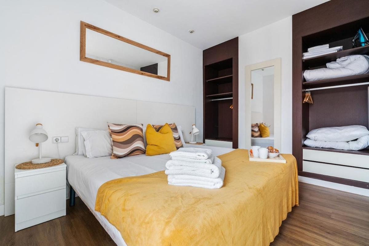 Lodging Apartments Liceu G1 Барселона Екстер'єр фото